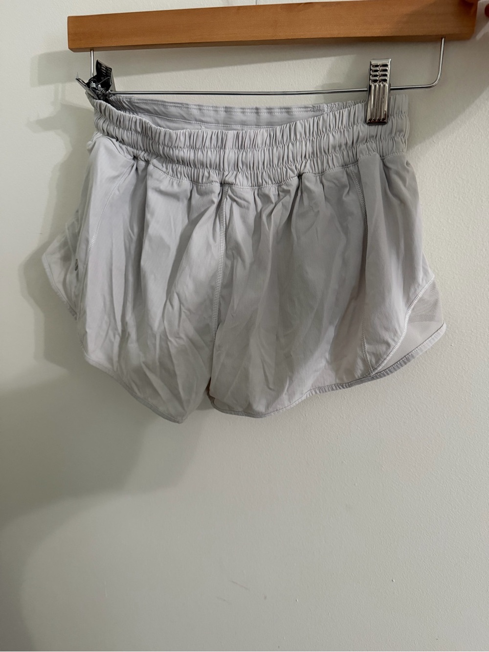 Lululemon Hotty Hot LR Short - light gray/ silver size 6